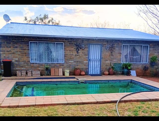 4 BEDROOM FREESTANDING FOR SALE IN MOOINOOI